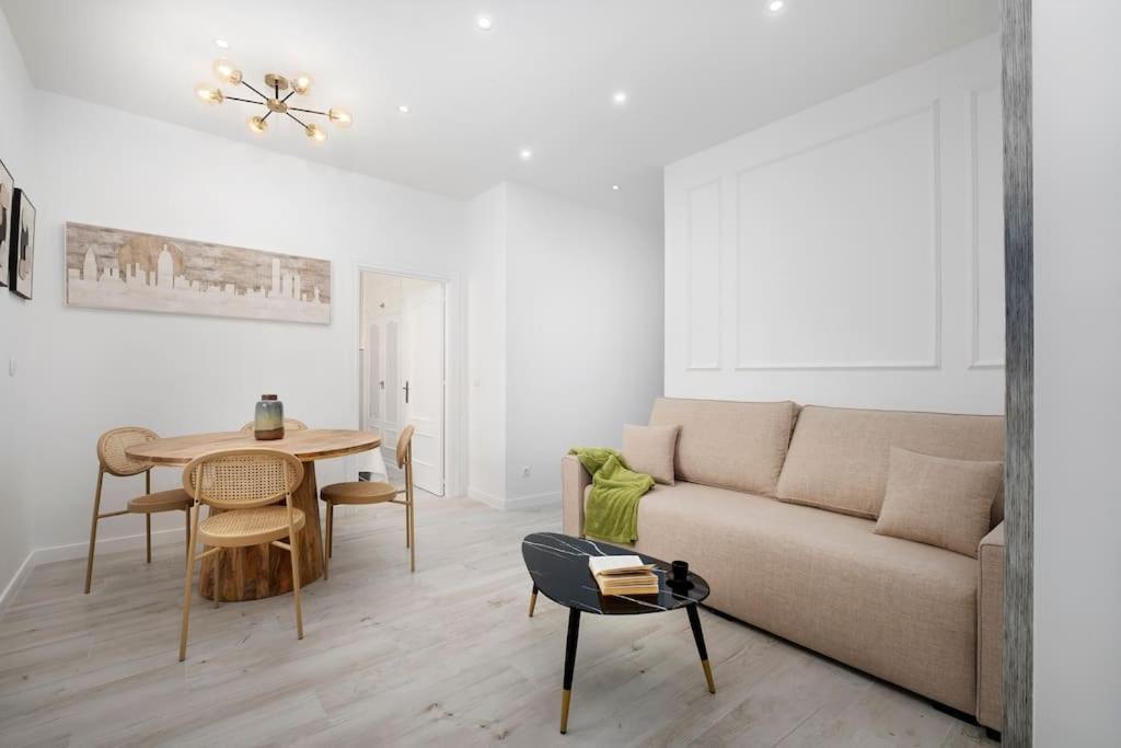 Newly Refurbished Modern 2-Bed Apartment In Heart Of Torremolinos Exterior photo